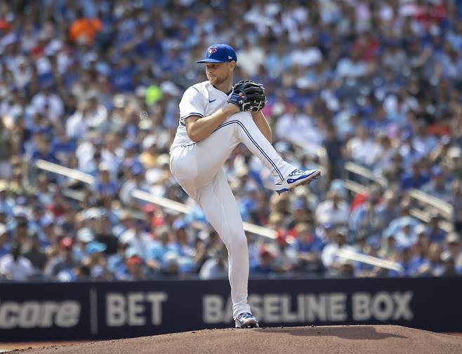 Toronto Blue Jays' Eric Lauer (56) pitches against the Texas Rangers during the first inning of a baseball game  in Toronto, Saturday, Aug. 16, 2025. (Tara Walton/The Canadian Press via AP) MANDATORY CREDIT







<저작권자(c) 연합뉴스, 무단 전재-재배포, AI 학습 및 활용 금지>