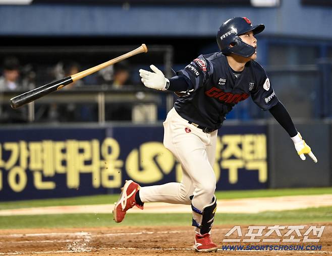 치리노스의 2구� 포크볼을 걷어올린 이호준