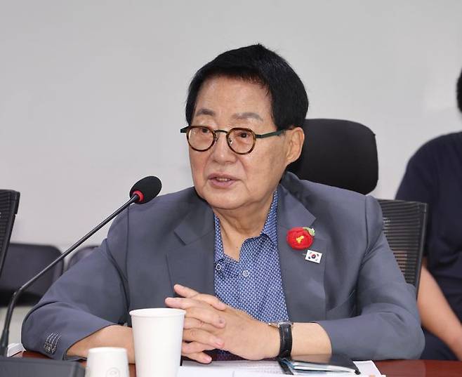 박지원 더불어민주당 의원이 지난 10일 의원회관에서 열린 '농산물 유통시장의 진단과 대응방안 모색 : 농업혁신포럼 전문가 초청 강연'에서 발언하고 있다. ⓒ뉴시스