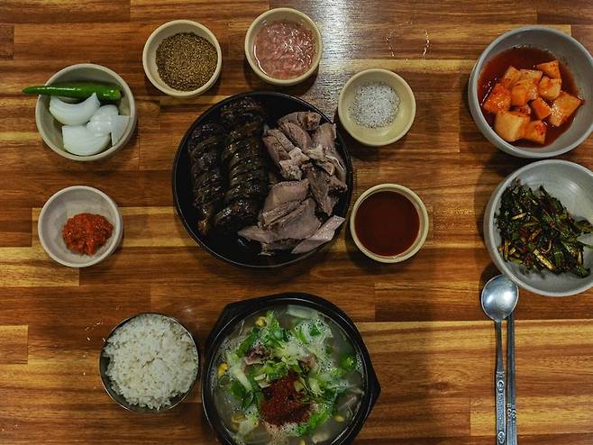 제주 보성시장 감초식당에서 파는 순댓국정식