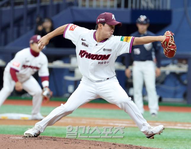 오는 24일 대구 삼성전 선발 투수가 유력한 오른손 투수 김연주. IS 포토