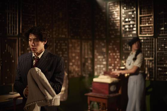 23명의 배우는 같은 시간에 각기 다른 공간에서 연기를 펼친다. 어떤 배우의 연기를 볼지는 관객 개인의 선택에 달렸다. [사진 미쓰잭슨]