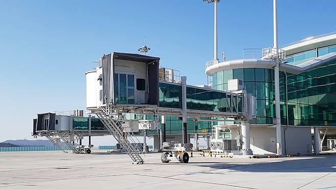 인천공항 제2여객터미널 탑승교. 현대로템