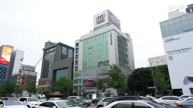 조현상 부회장이 차명 보유한 것으로 의심되는 서울 강남구 논현동 어메이징 타워