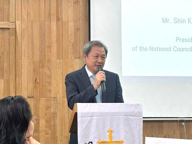 환영사를 전하고 있는 신관우 이사장. 한국YMCA전국연맹 제공