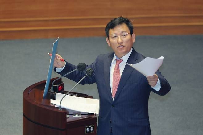 전원위 질의 ·토론 나선 김형동 의원 - 김형동 국민의힘 의원이 11일 오후 국회에서 열린 제2차 국회의원 선거제도 개선에 관한 결의안 심사를 위한 전원위원회에서 질의 ·토론하고 있다. 2023.4.11 연합뉴스