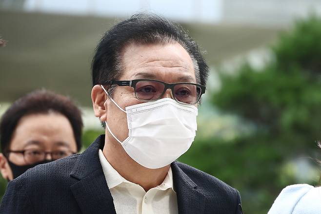 8월18일 건진법사 전성배씨가 조사를 받기 위해 김건희 특검팀 사무실로 향하고 있다. ⓒ시사IN 이명익