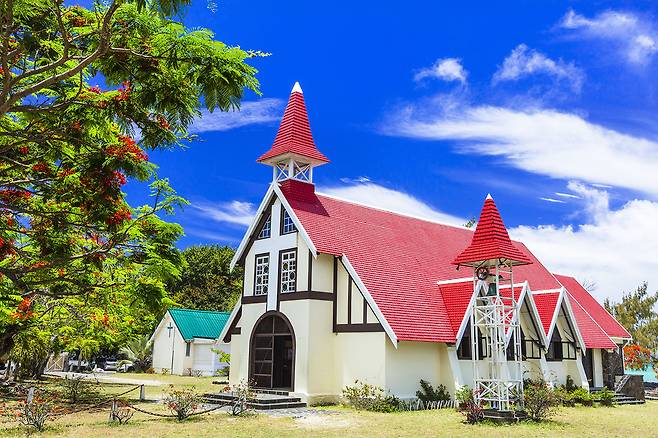 북부 명소 중 하나인 빨간 지붕 성당 캡 말로뢰. 사진제공|팜투어