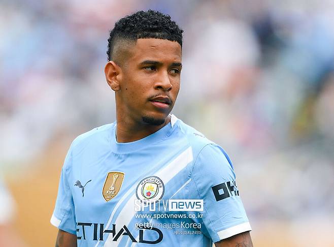 ▲ 토트넘이 손흥민의 포지션은 물론 등번호 7번까지 이어받을 카드를 낙점했다. 유럽축구 이적시장 전문가 파브리지오 로마노에 따르면 토트넘이 맨체스터 시티와 사비뉴 영입을 위해 이적료 협상을 진행하고 있다.