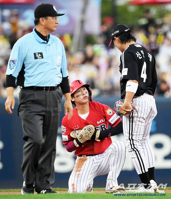 22일 광주 기아챔피언스필드에서 열린 KIA 타이거즈와 LG 트윈스의 경기. KIA 박찬호가 숨을 고르고 있다. 광주=박재만 기자 pjm@sportschosun.com/2025.08.22/