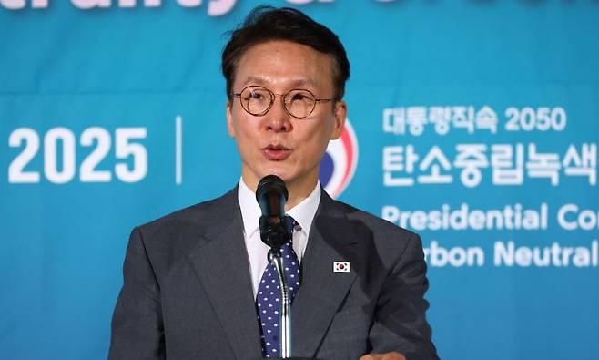 김민석 국무총리가 22일 서울 종로구 포시즌스 호텔에서 열린 2025 탄소중립 녹색성장 글로벌 협력 콘퍼런스 개회식에서 개회사를 하고 있다. 2025.8.22 연합뉴스