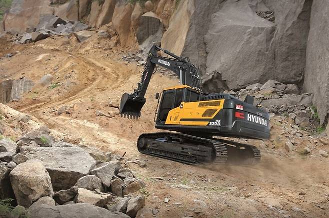 HD현대건설기계 32톤 굴착기 HX320A. /HD현대건설기계 제공