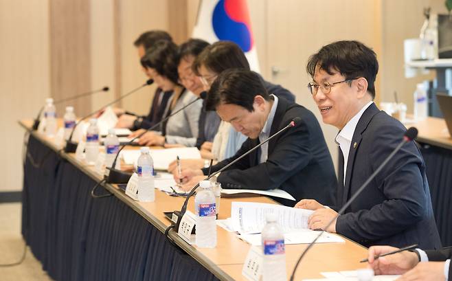 박인규 과학기술정보통신부 과학기술혁신본부장이 22일 서울 종로구 광화문 교보빌딩 국가과학기술자문회의 대회의실에서 열린 '2025년 제6회 국가연구개발사업평가총괄위원회'를 주재하고 있다./과학기술정보통신부