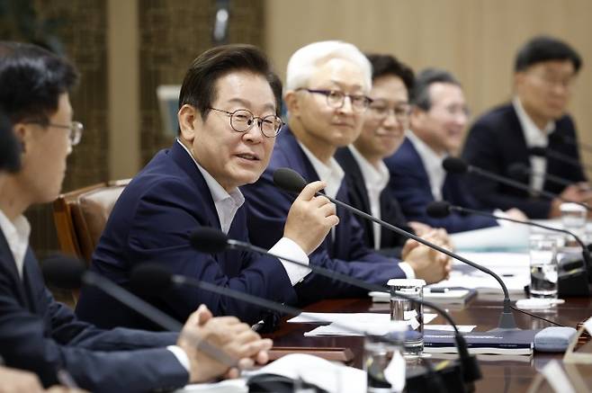 이재명 대통령이 22일 용산 대통령실에서 제1회 국가과학기술자문회의 전원회의를 주재하고 있다. 연합뉴스/대통령실통신사진기자단 제공