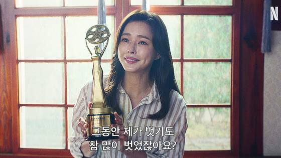 '애마'에서 톱스타 정희란을 연기한 이하늬. 희란은 1970~80년대 노출 영화로 인기를 끈 당대 최고의 톱스타다. 사진 넷플릭스