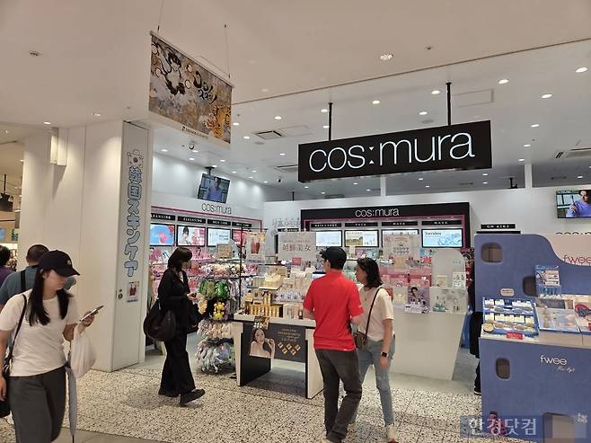 일본 삿포로 시내에 위치한 쇼핑몰 내 뷰티 매장./사진=박수림 기자