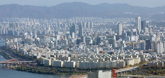 서울 남산에서 바라본 강남아파트 일대 모습. 사진=한경 김범준 기자