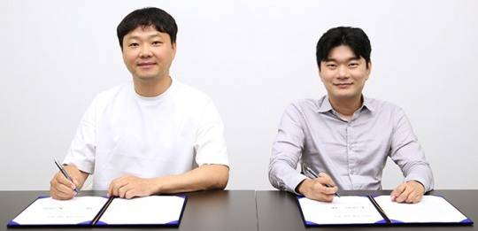 왼쪽부터 엔씨소프트 임원기 CBMO와 라프텔 박종원 대표. 사진 제공 : 엔씨소프트