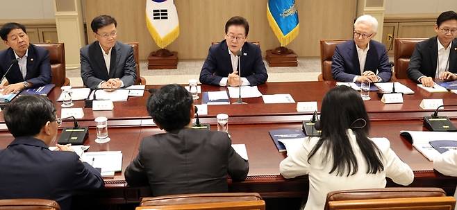 이재명 대통령이 22일 서울 용산 대통령실에서 열린 국가과학기술자문회의 전원회의에서 모두발언을 하고 있다. [김호영 기자]