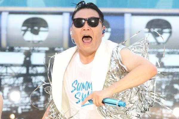 경찰관들이 가수 싸이 콘서트 '흠뻑쇼'를 무단 관람하다가 적발돼 감찰 조사가 시작됐다. 사진은 가수 싸이가 지난 6월28일 오후 인천 서구 인천아시아드 주경기장에서 가진 '싸이 흠뻑쇼 SUMMER SWAG 2025 - 인천'에서 화려한 무대를 선보이고 있는 모습. /사진=뉴스1