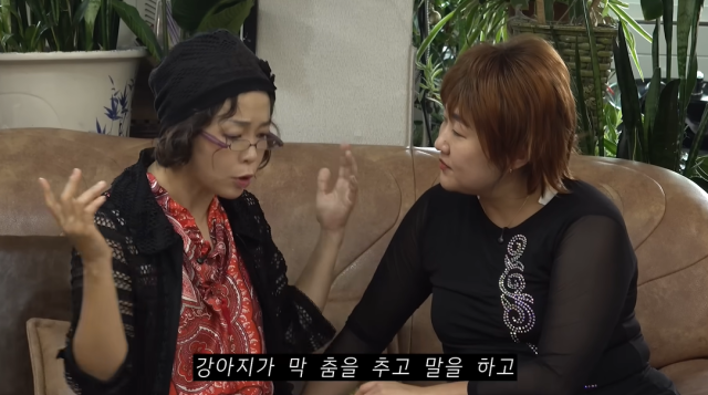 개그우먼 이수지가 이번에는 동네 미용실 미용사로 변신했다. / 유튜브 채널 '핫이슈지' 캡처