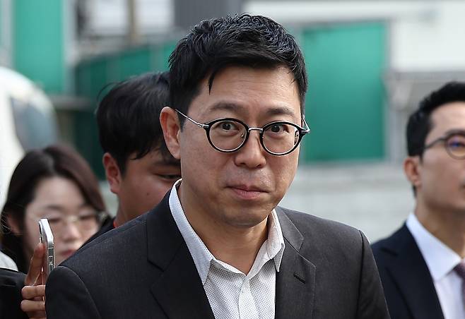 사모펀드 운용사 오아시스에쿼티파트너스 민경민 대표가 22일 김건희 특검 조사를 받기 위해 서울 종로구 KT광화문빌딩 웨스트에 마련된 특검 사무실에 출석하고 있다. [연합]