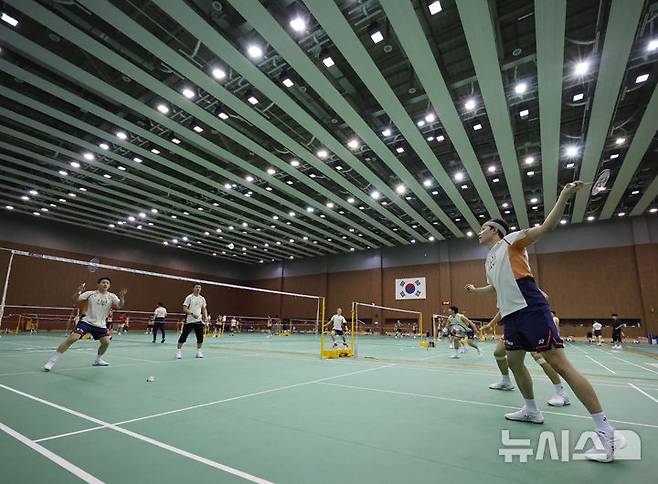 [진천=뉴시스] 배훈식 기자 = 대한민국 배드민턴 대표 선수들이 18일 오후 충북 진천군 국가대표선수촌에서 훈련을 하고 있다.  2025.08.18. dahora83@newsis.com