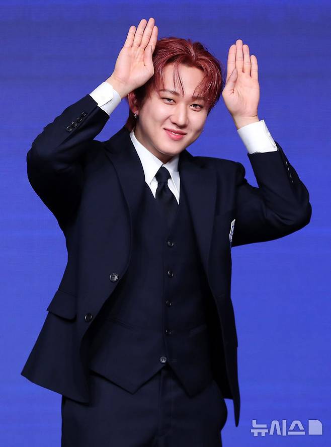 [서울=뉴시스] 김혜진 기자 = 그룹 스트레이키즈 창빈이 22일 오전 서울 영등포구 콘래드 서울에서 열린 네 번째 정규앨범 '카르마'(KARMA)' 발매 기념 기자간담회에서 포즈를 취하고 있다.  2025.08.22. jini@newsis.com