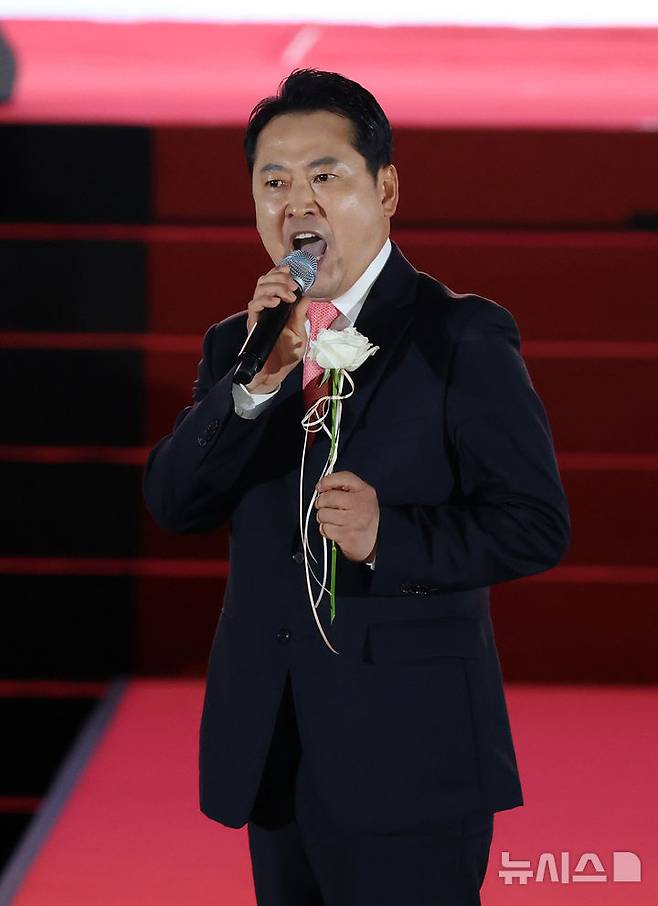 [청주=뉴시스] 고승민 기자 = 장동혁 국민의힘 대표 후보가 22일 오후 충북 청주 오스코에서 열린 국민의힘 제6차 전당대회에서 비전발표를 하고 있다. (공동취재) 2025.08.22. photo@newsis.com