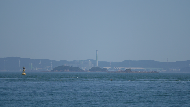 ▲ 승봉도 바다에서 본 영흥화력발전소
