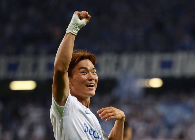 벨기에 프로축구 헹크의 오현규가 레흐 포즈난과의 UEFA UEL PO 1차전에서 팀의 네 번째 골을 터뜨리고 기뻐하고 있다. 로이터연합뉴스