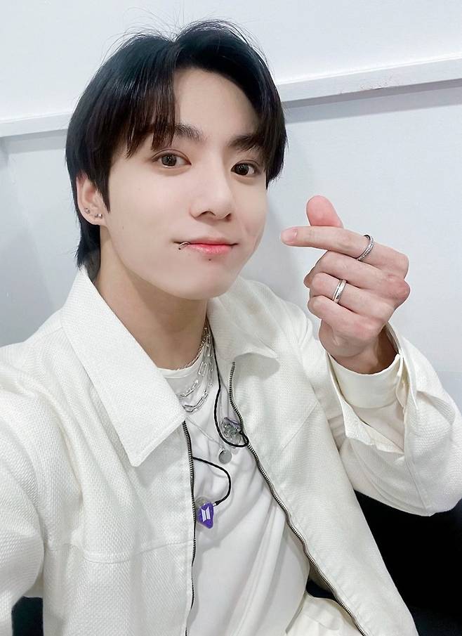 방탄소년단 정국 생일 기념 하이브 주변은 '정국 물결'