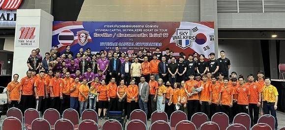 태국 전지훈련에 나선 현대캐피탈과 태국의 나콘랏차시마 선수들 [현대캐피탈 배구단 제공. 재판매 및 DB 금지]