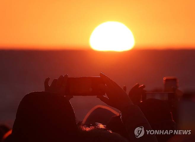 울산 간절곶에서 떠오른 2025년 첫 일출 [연합뉴스 자료사진]