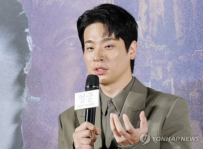 질문에 답하는 박정민 (서울=연합뉴스) 이재희 기자 = 배우 박정민이 22일 서울 광진구 롯데시네마 건대입구점에서 열린 영화 '얼굴' 제작보고회에서 질문에 답하고 있다. 2025.8.22 scape@yna.co.kr