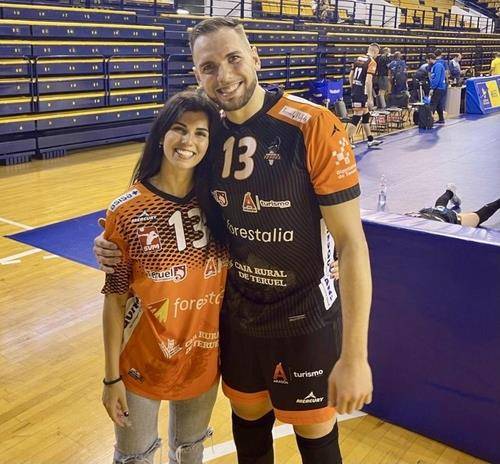 비예나(오른쪽)와 기념사진을 찍은 아내 라브레스 [비예나 선수 제공. 재판매 및 DB 금지]