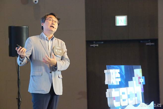 제주도가 주최하고 (재)제주테크노파크와 제주의소리가 주관하는 신개념 지식융합토크콘서트 '제13회 테크플러스(tech⁺) 제주 - 북극항로, 제주의 해상왕국 실크로드가 부활하다'가 22일 오후 3시 제주한라대학교 컨벤션홀에서 개최됐다. ⓒ제주의소리