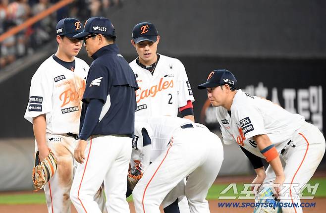 반대로 9위 두산에 스윕 당하며 5연패에 빠진 한화.