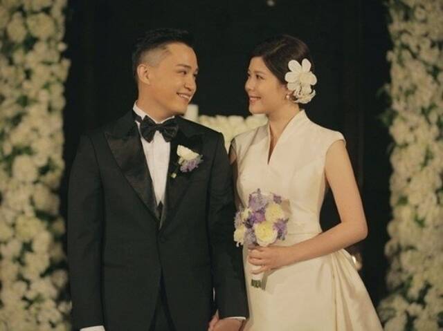 그룹 엠씨더맥스의 이수와 가수 린이 지난 2014년 결혼식을 올린 지 11년 만에 각자의 길을 걷기로 결정했다. /린 이수 웨딩화보