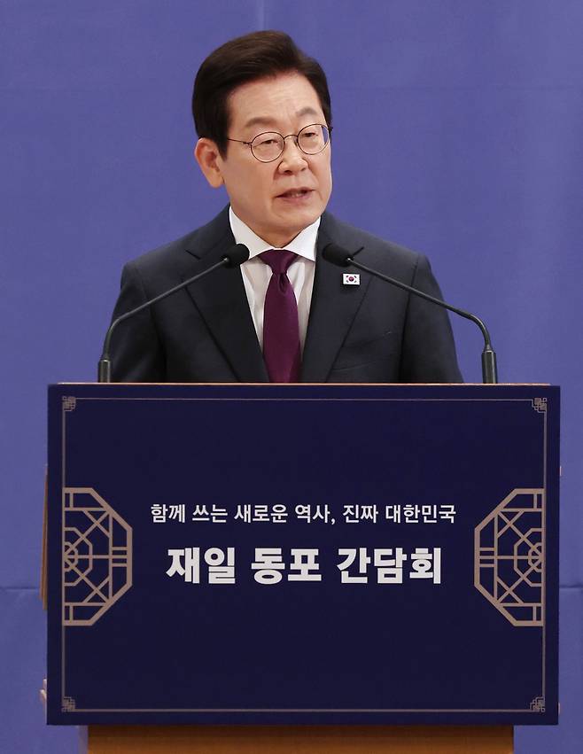 한일 정상회담을 위해 일본을 방문중인 이재명 대통령이 23일(현지 시간) 일본 도쿄의 한 호텔에서 열린 재일동포 오찬 간담회에서 발언하고 있다. 도쿄(일본)=뉴시스