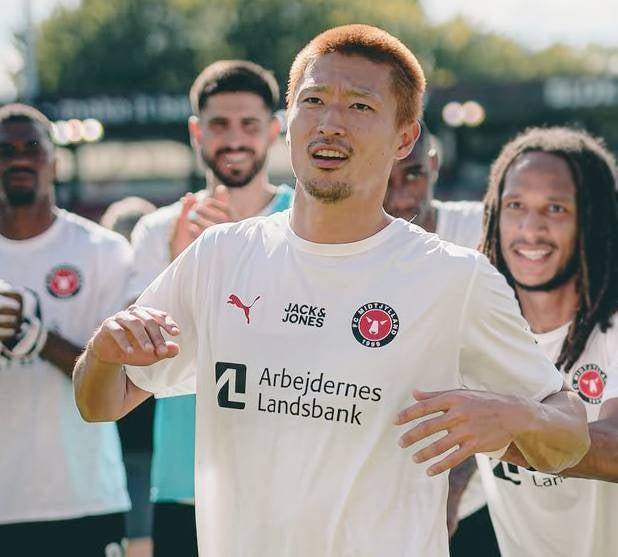 조규성이 17일(한국시간) 미트윌란과 바일레의 2025~26시즌 덴마크 수페르리가 원정경기에 후반 교체 투입돼 1년 3개월 만에 복귀전을 치렀다. 미트윌란 SNS 캡처