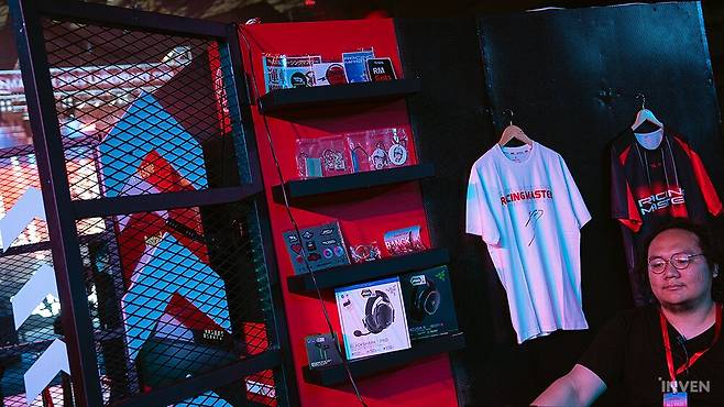 ▲ 이 멋진 상품들 중 하나를 랜덤으로 받을 수 있습니다