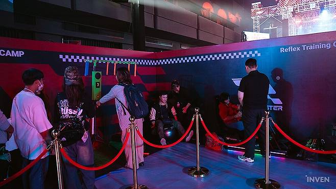 ▲ F1 레이서에게 필요한 능력들도 테스트합니다