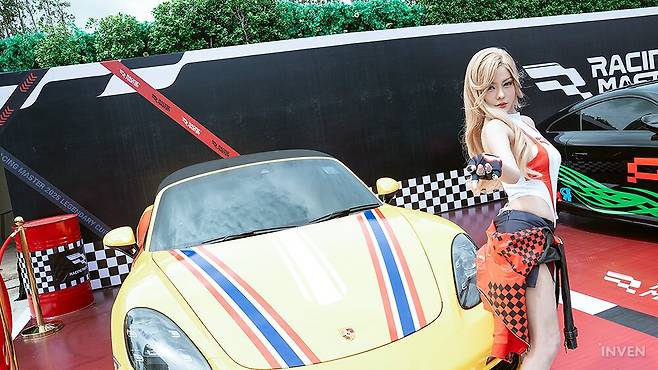 ▲ 그리고 멋진 차에 어울리는 멋진 모델들!