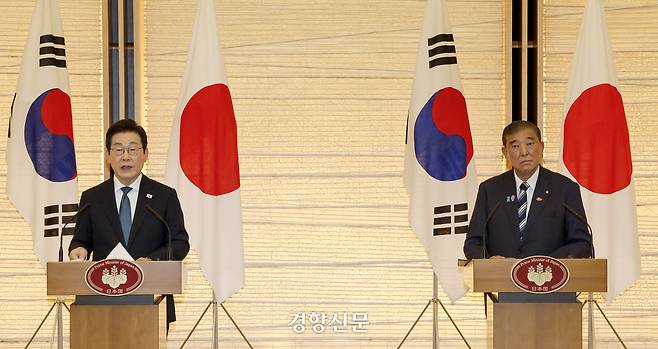 이재명 대통령이 23일 일본 도쿄 나가타초 총리관저에서 이시바 시게루 총리와 함께 한-일 공동언론발표를 하고 있다. 2025.08.23 김창길 기자