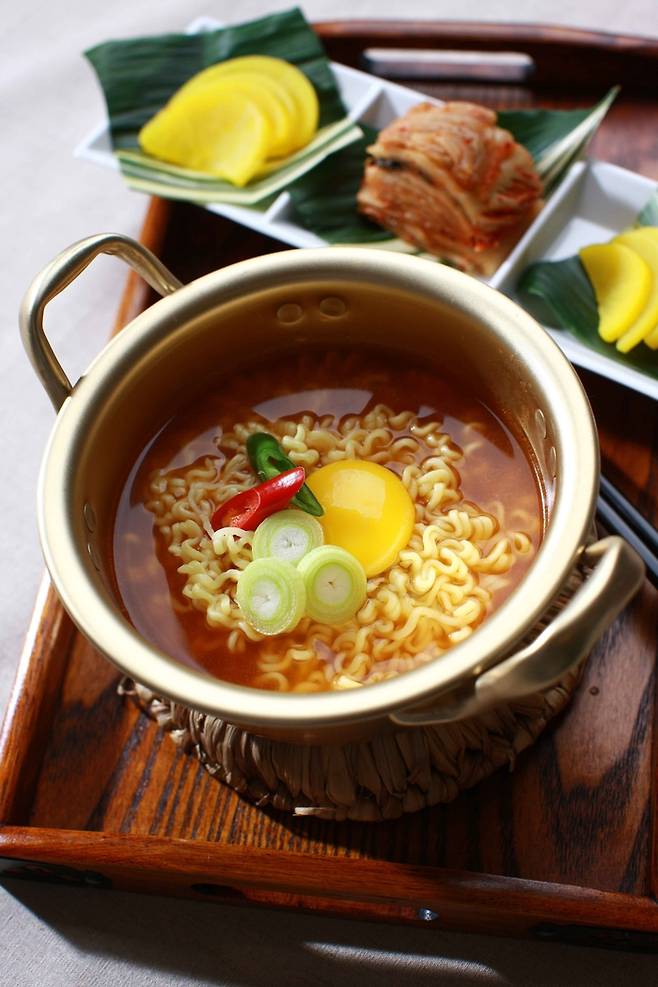 PC방에서 외국인들이 즐겨찾는 K라면. [사진=한국관광공사]