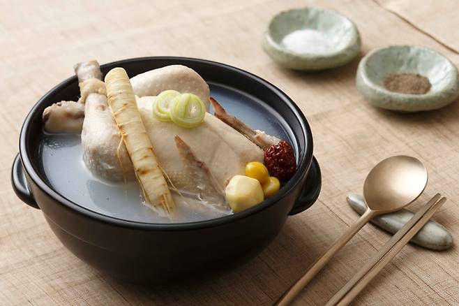 케데헌 인기로 K먹방 필수템인 삼계탕. [사진=한국관광공사]