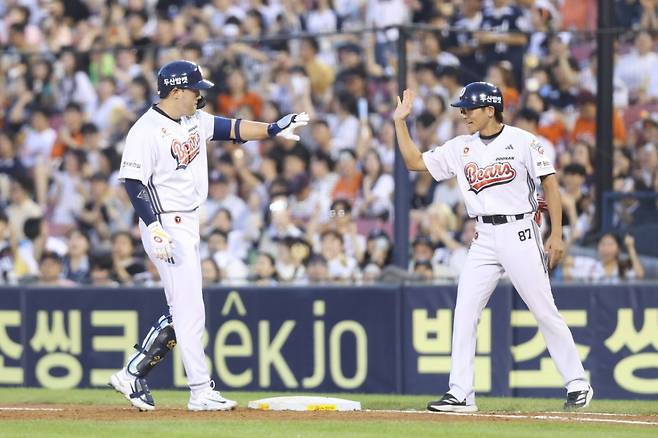 두산 베어스 내야수 양석환(왼쪽). /사진=두산 베어스 제공