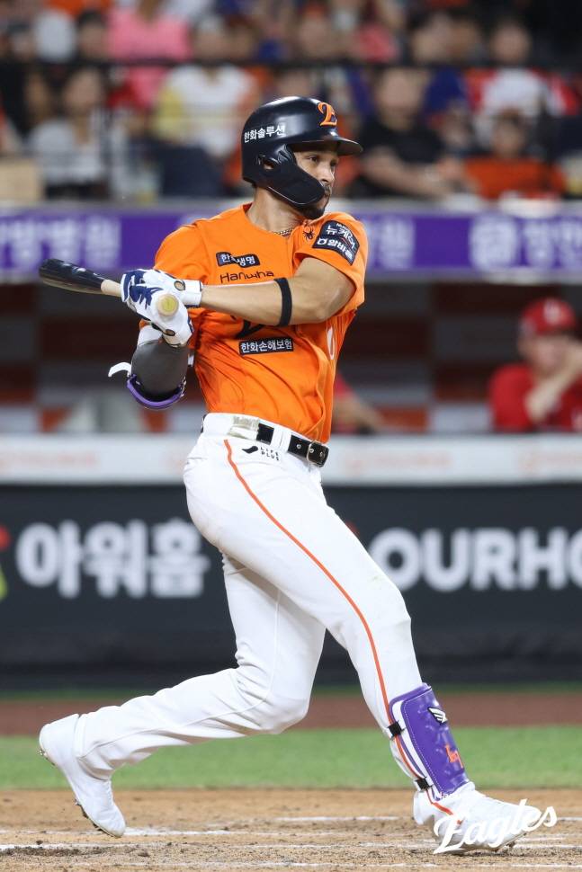 안타를 날리는 리베라토. /사진=한화 이글스 제공