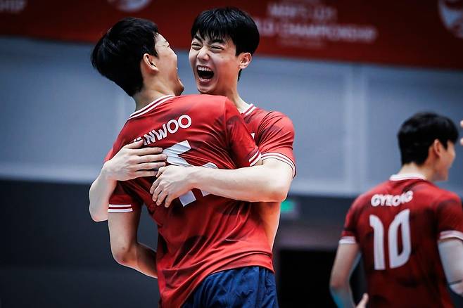 득점 후 기뻐하는 이우진(중앙) [FIVB 홈피 캡처. 재판매 및 DB 금지]